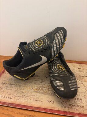 Vintage Nike Total 90 Shoot II FG – Size 9